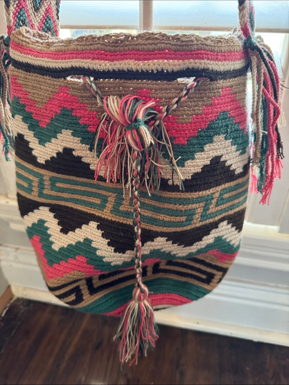 Handwoven Wayuu (Colombian)Multicolor Chevron Crossbody Bag - Picture 3 of 10